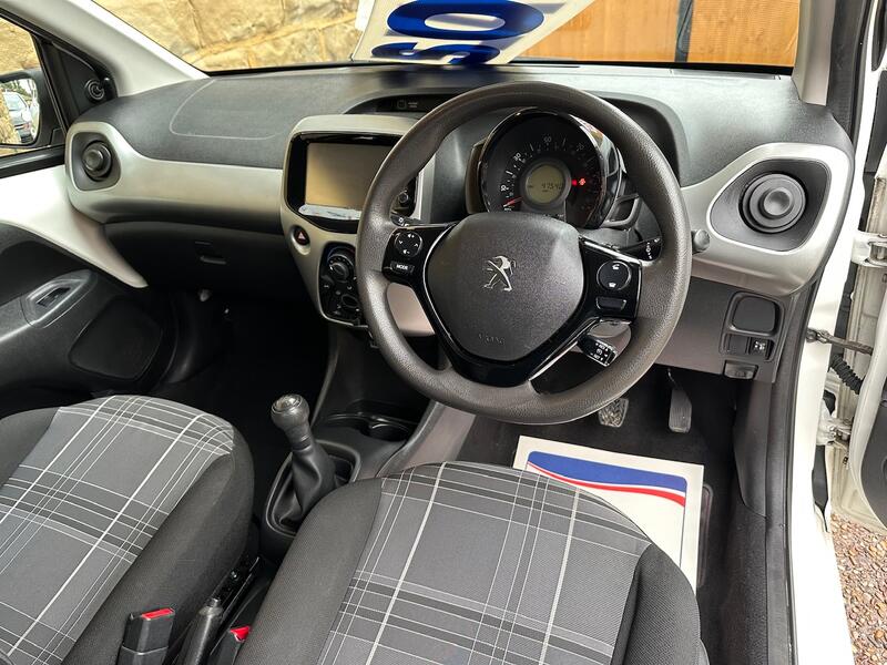 PEUGEOT 108
