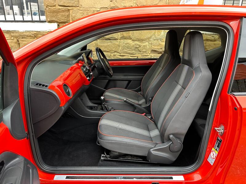 VOLKSWAGEN UP