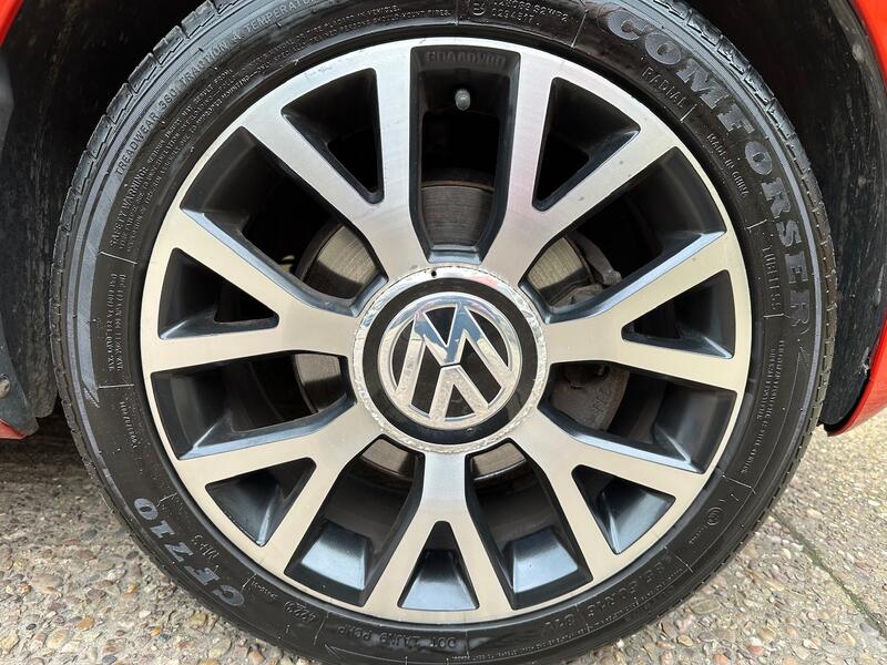 VOLKSWAGEN UP