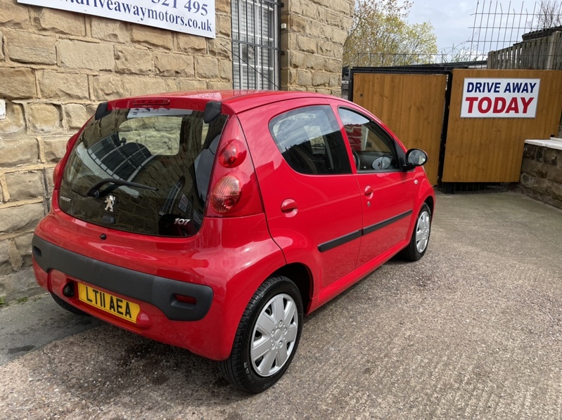 PEUGEOT 107